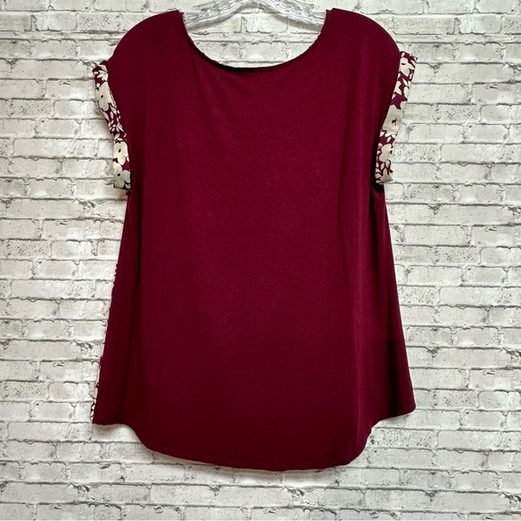 By & By Women's Size Large Burgundy White Floral Blouse Top Short Sleeve - Picture 2 of 12